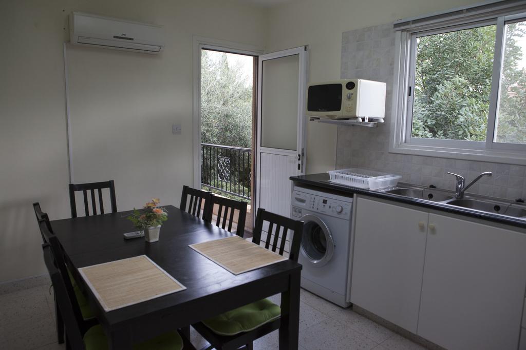 The Marilouize Apartment Peyia Quarto foto